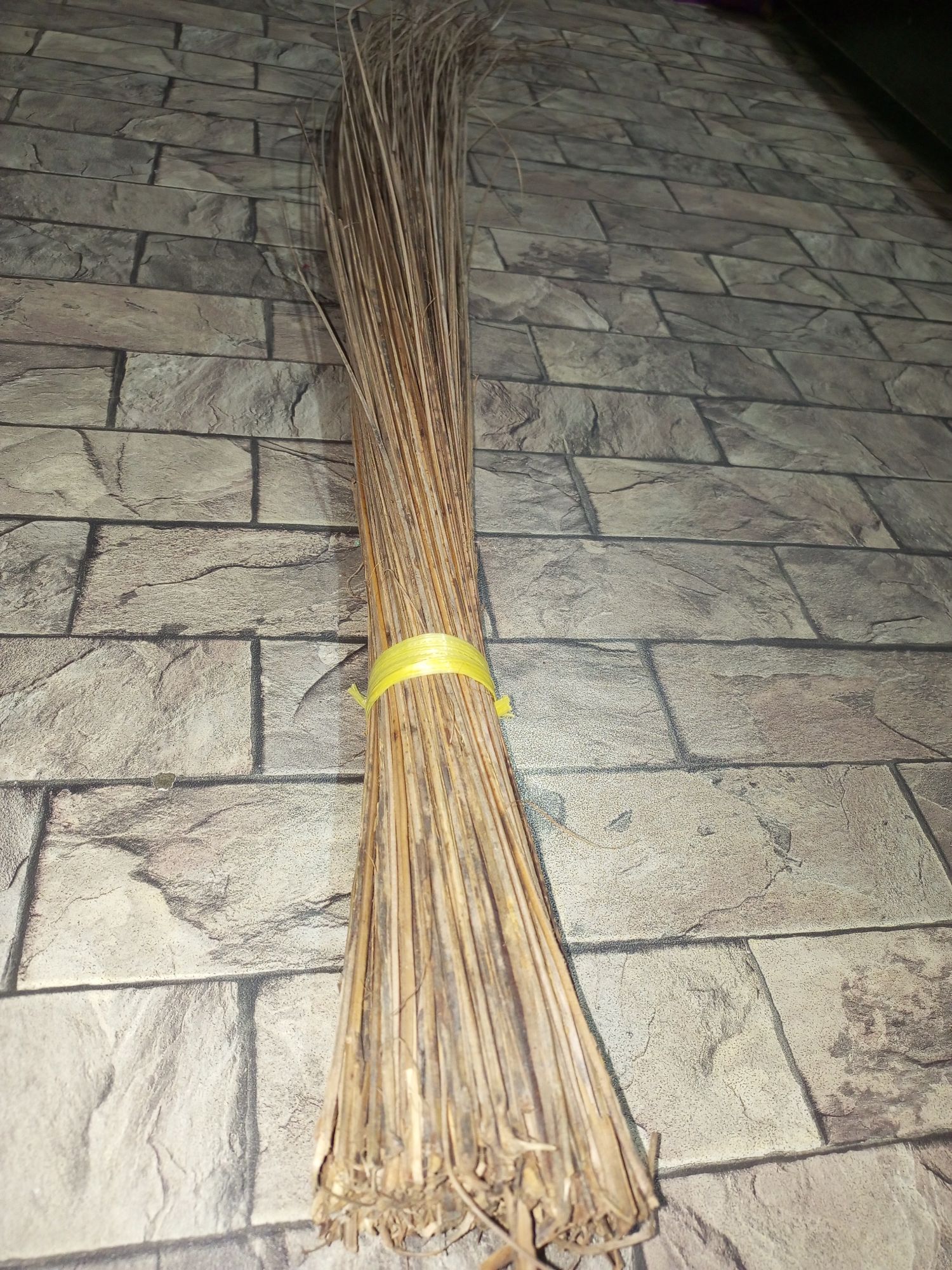 kya diwali pr purani jhadu ghar mein rakhni chahiye