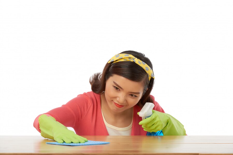 polishing-furniture-with-rag_1098-18557