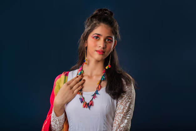 hacksstyle jewellery with Indian outfit