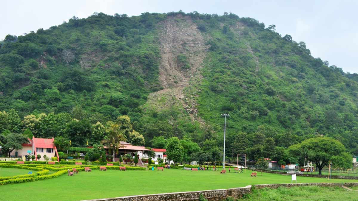 romantic anniversary destinations from noida under 15000 budget