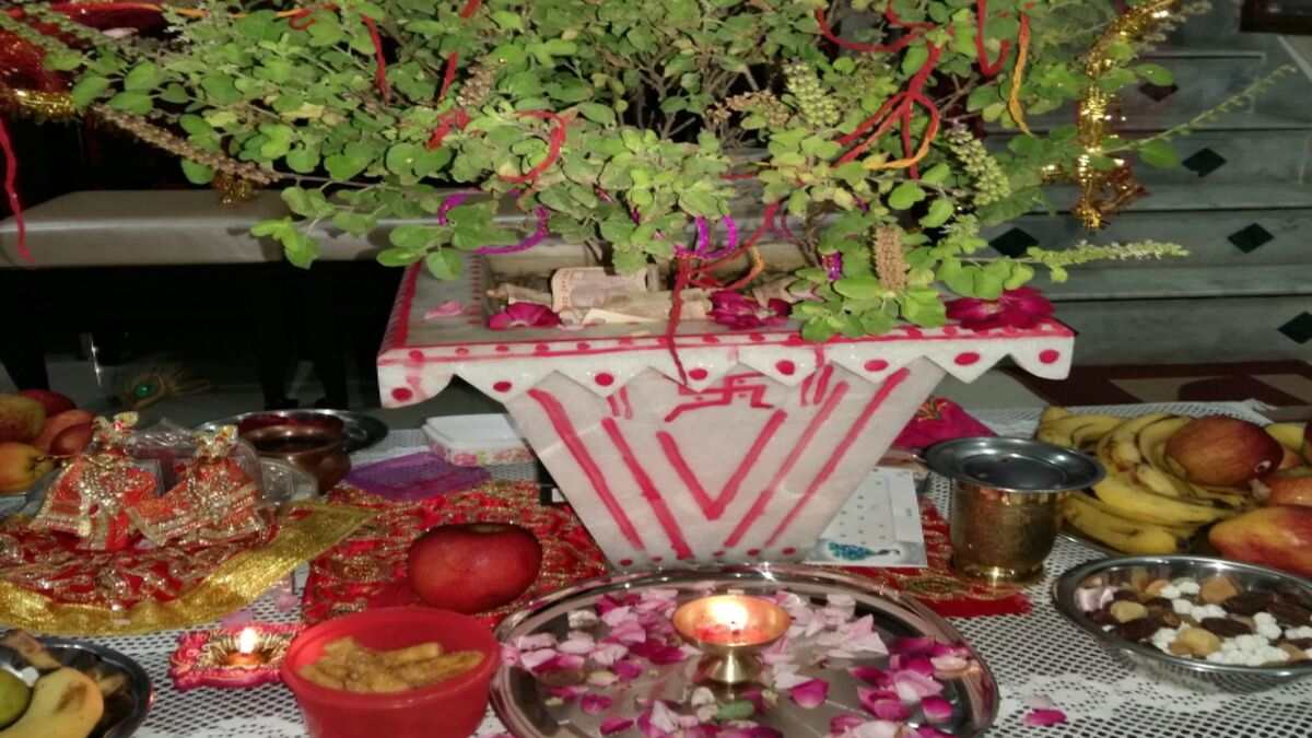 tulsi vivah pr tulsi ko kya bhog laga sakte hain