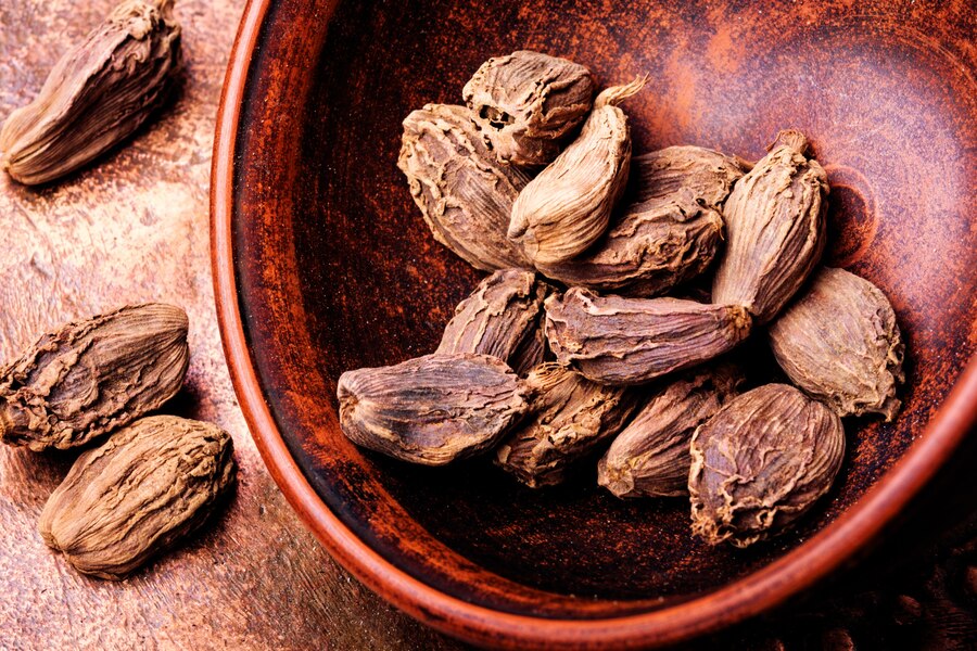 black-cardamom-pods_75924-2560