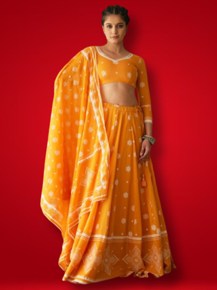 orange lehenga for mehndi function (6)