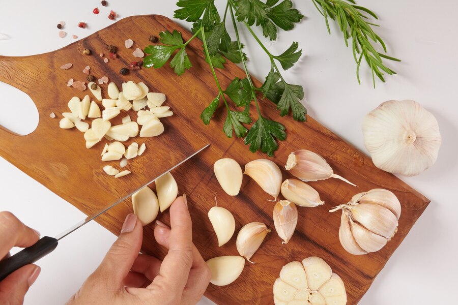 benefits of adding garlic in food
