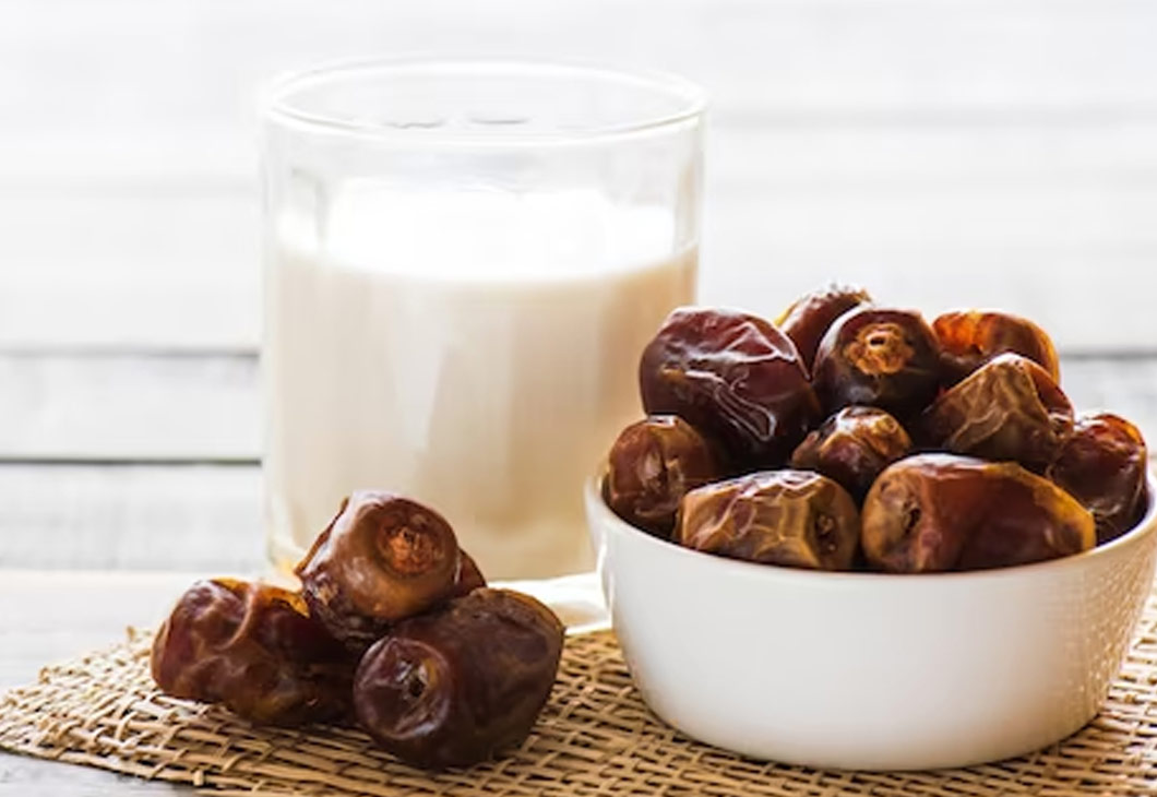 khajur and milk for health