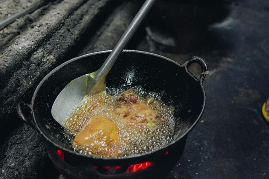 How do you stop spitting when frying in hindi