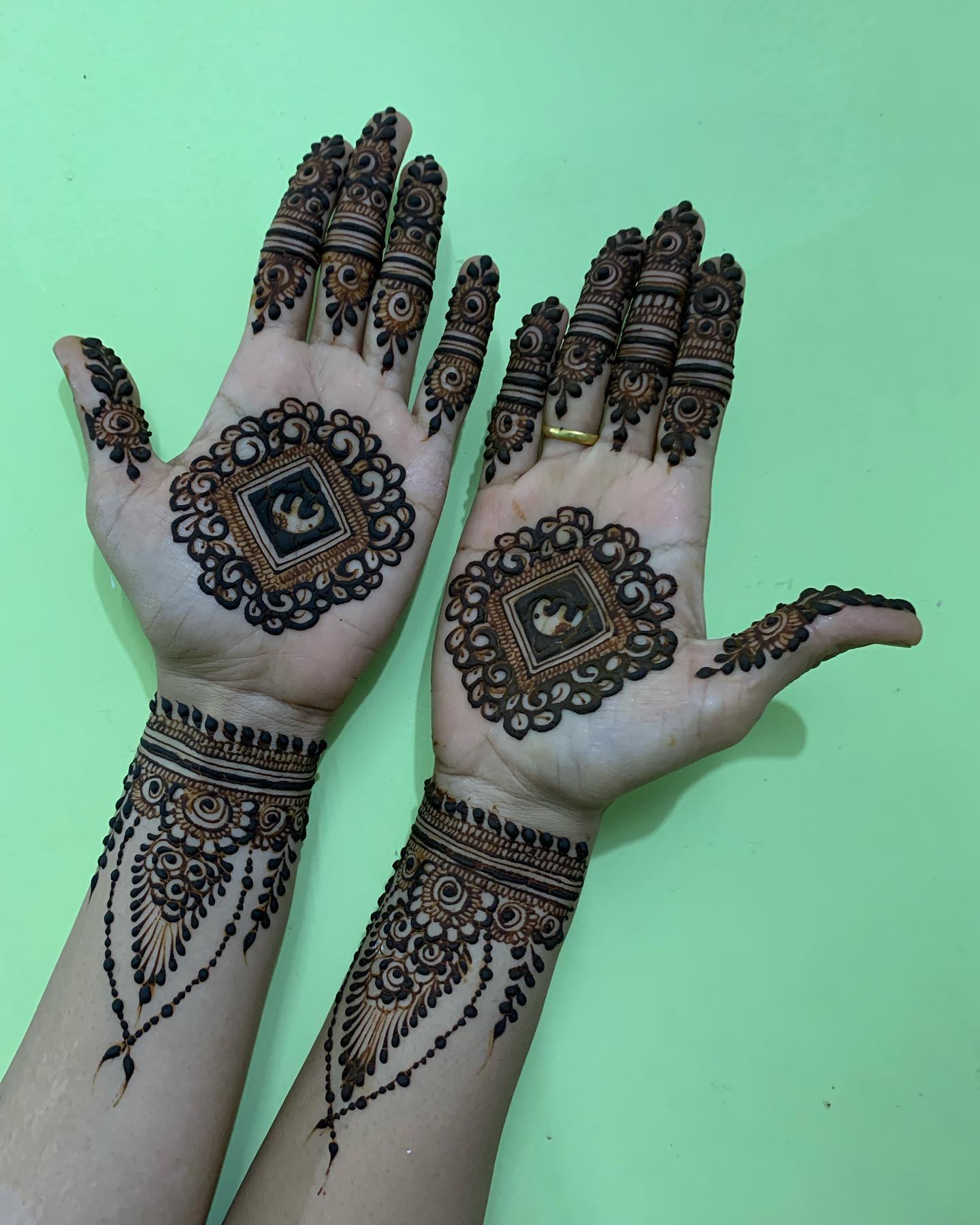 modern mehndi art