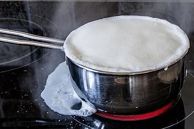 Kitchen hacks for boil milk