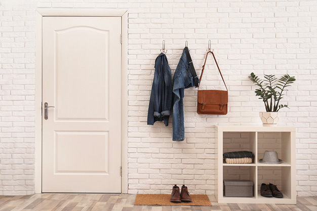 is it good to hang clothes behind door