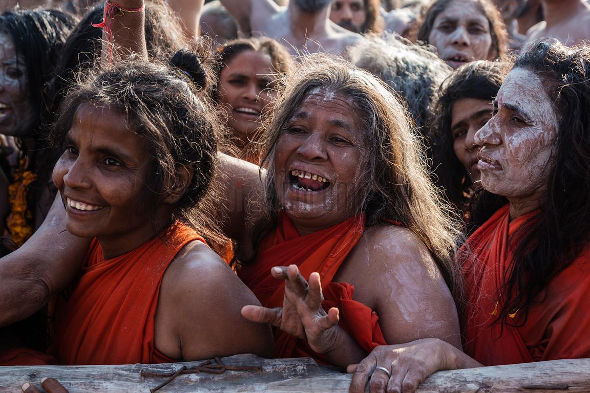 maha kumbh mein hi kyu dikhati hain mahila naga sadhu