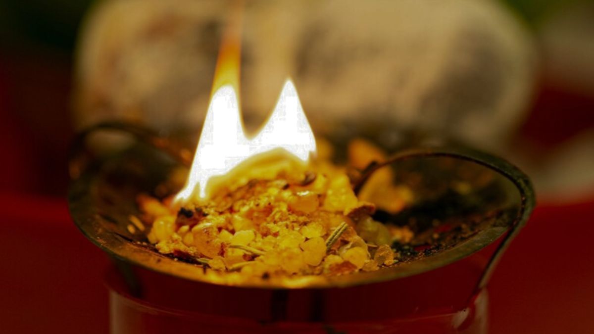 aate ke diye mein kapur kaise jalaye