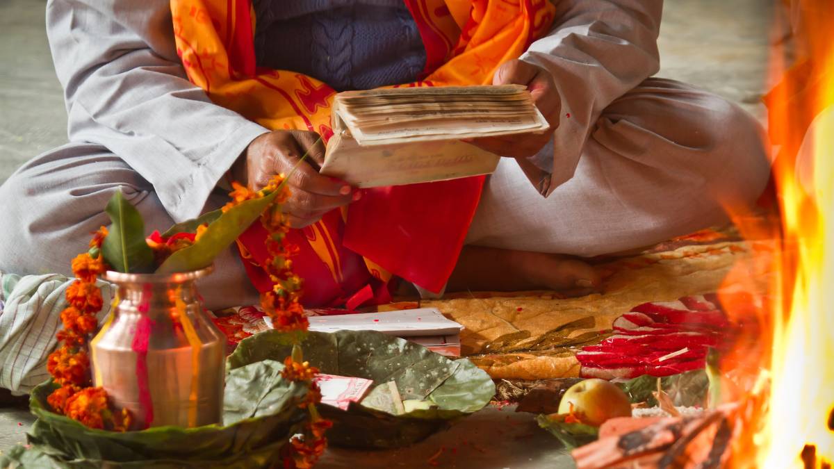 terhi ke din sabse pehle kise khilate hain