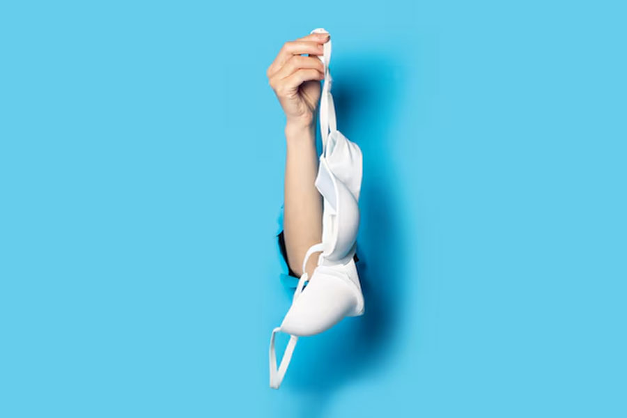 why should not wear torn clothes