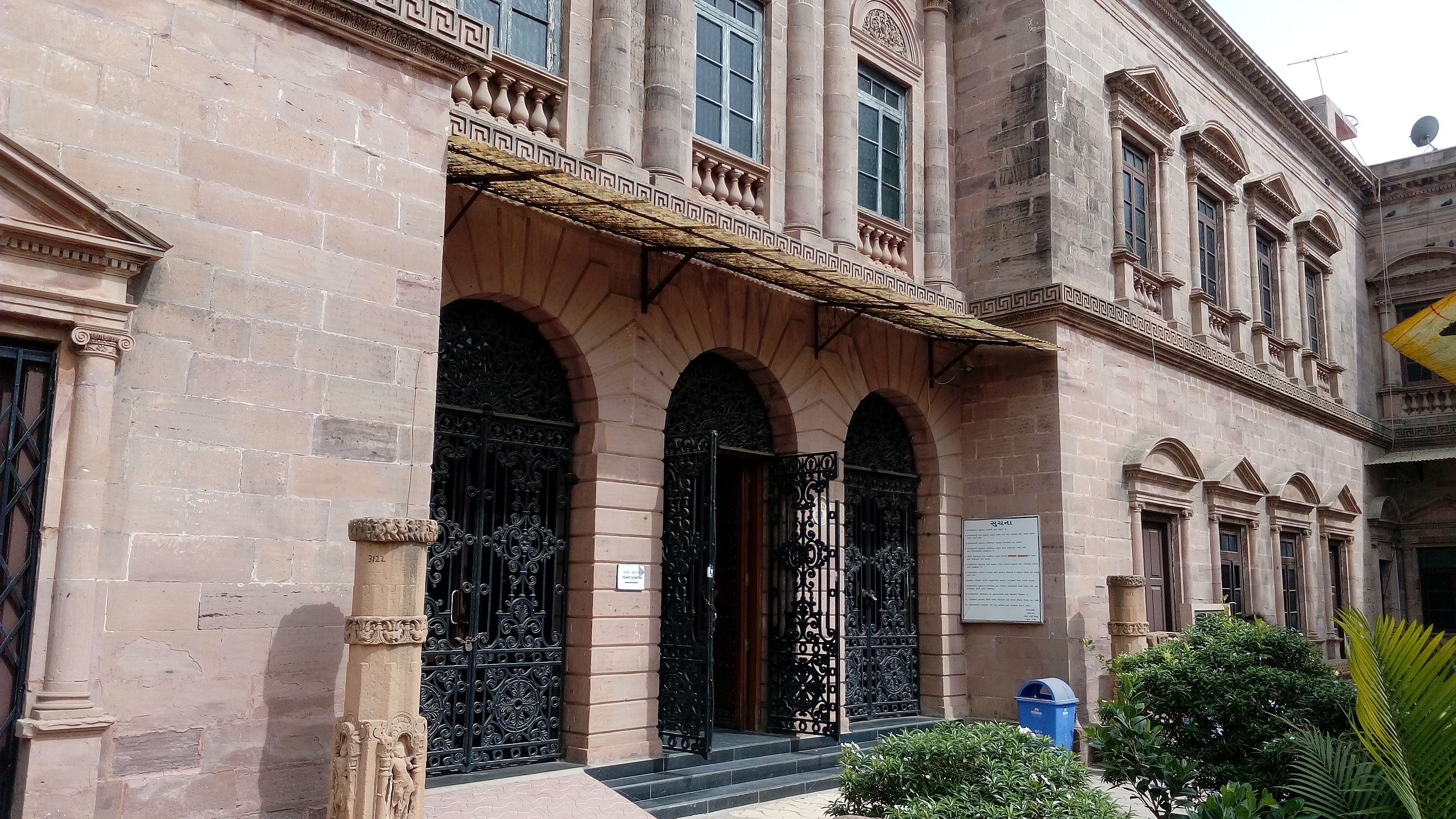 aaina mahal to roha fort top 3 historical places in kutch ticket price time and all detail