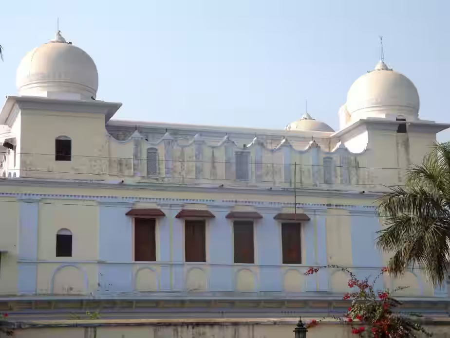 about lucknow prayagraj road trip best places