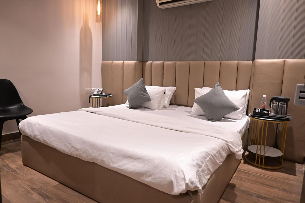 best places to stay in prayagraj mahakumbh 2025 in hindi