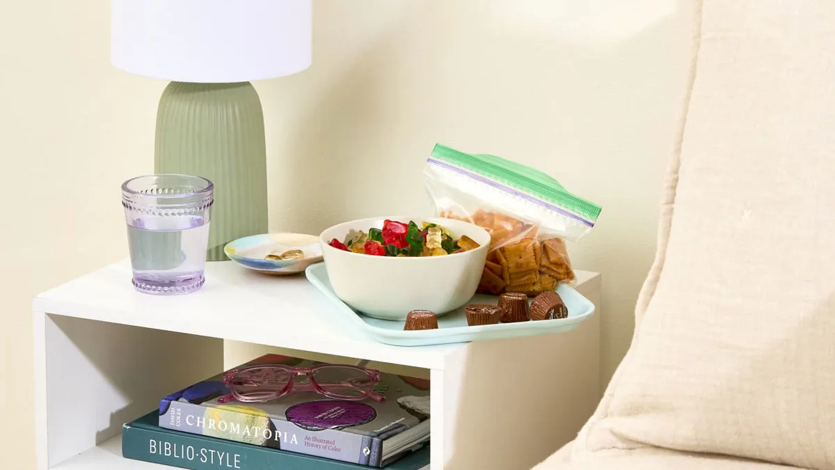 kya sirhane khana rakhna sahi hai