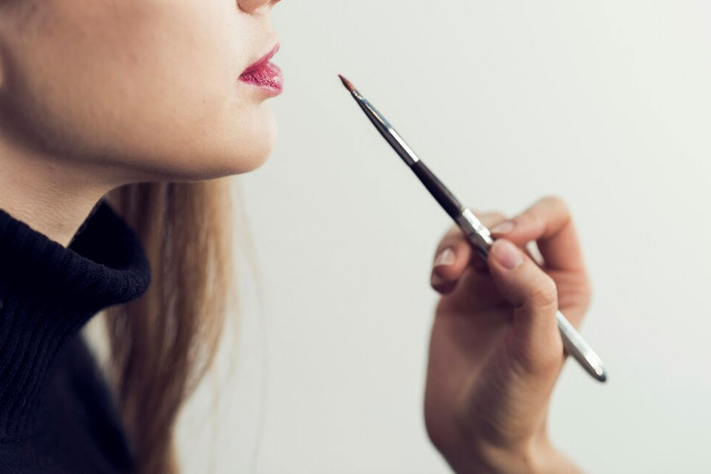 Blend the lip liner well