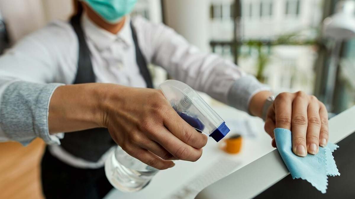 Sanitizer Cleaning Problem For laptop screen