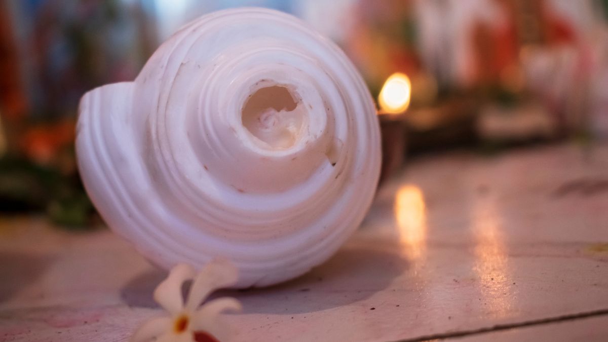 kab bajana chahiye shankh