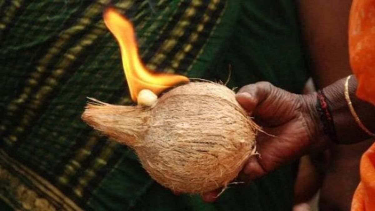 nariyal pr kapur jalane ka mahatva