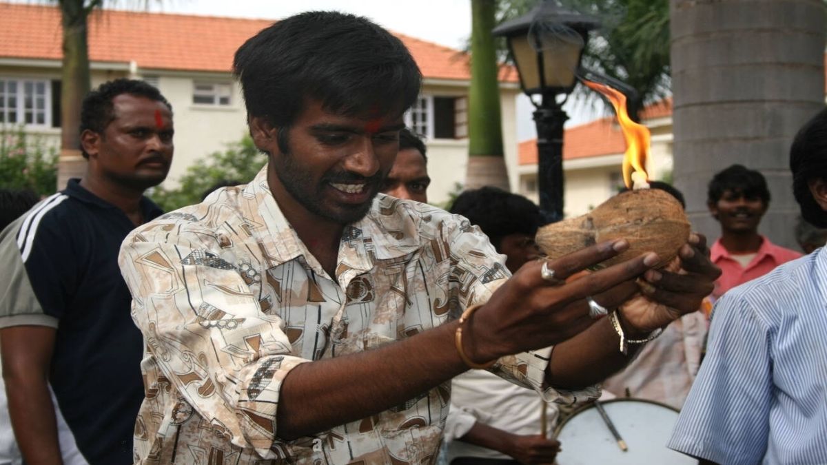 nariyal pr kapur jalane ke labh