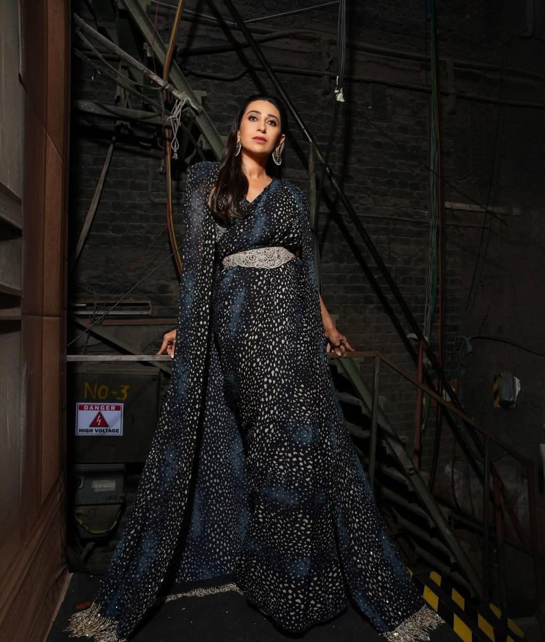 black saree with belt