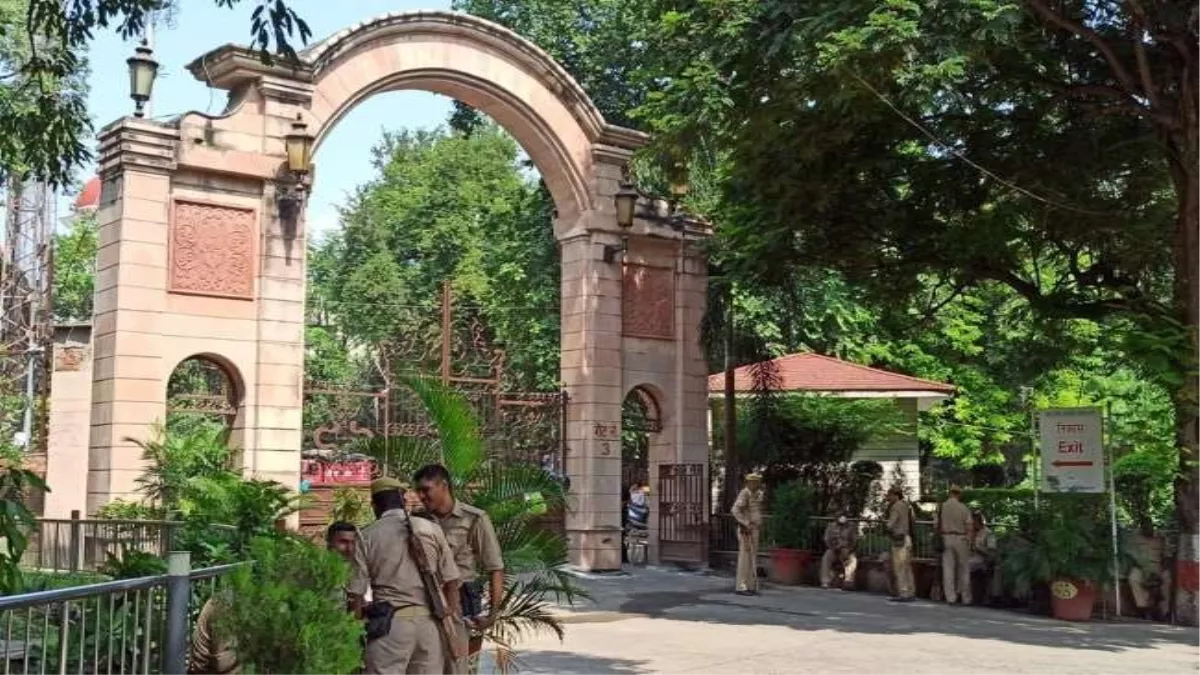 prayagraj maha kumbh 2025 places to visit near triveni ghat