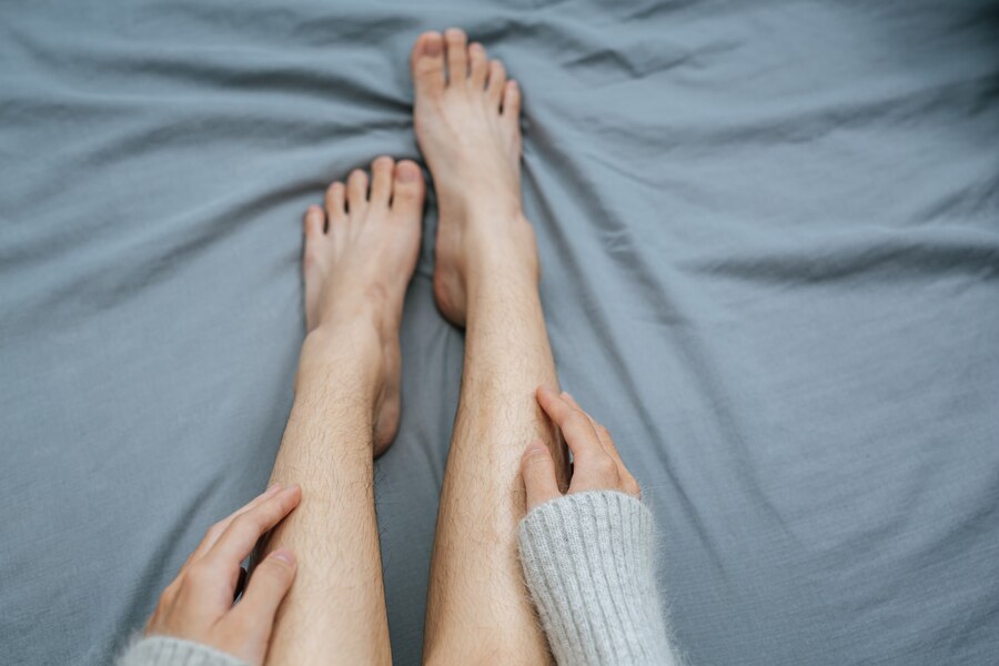 What causes cold hand and feet in winter
