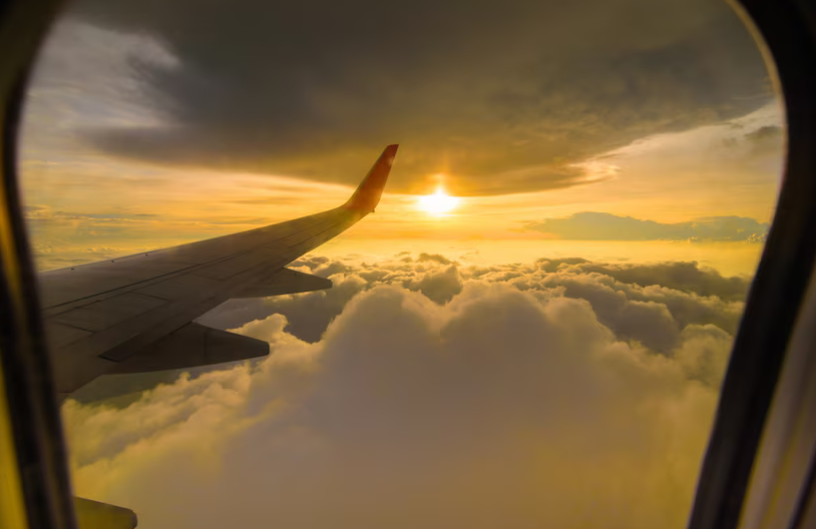 फ्लाइट से करने वाले हैं ट्रैवल? तो जान लें लगेज से जुड़े ये नए नियम | what  is the new one cabin bag rule in india know everything about | HerZindagi