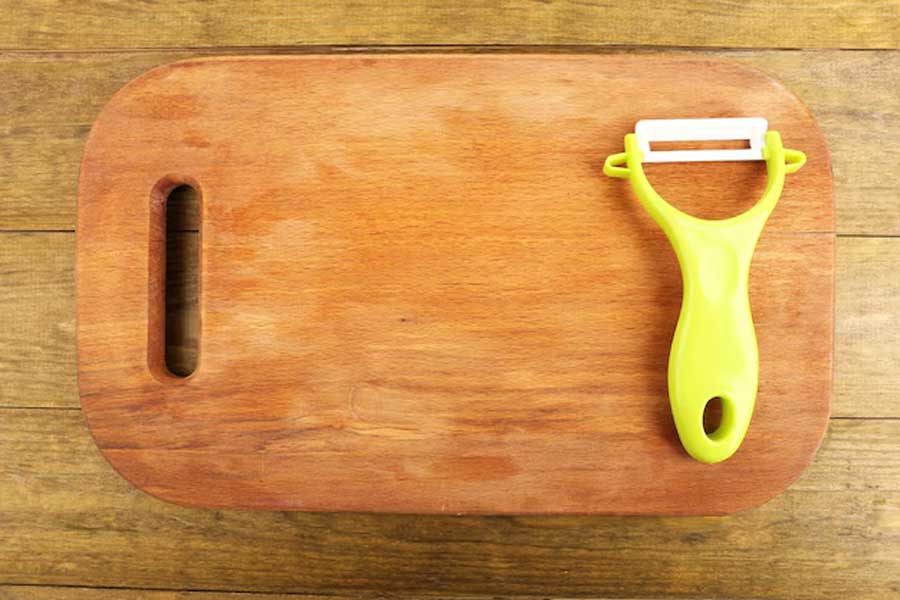 how to wash wooden cutting board