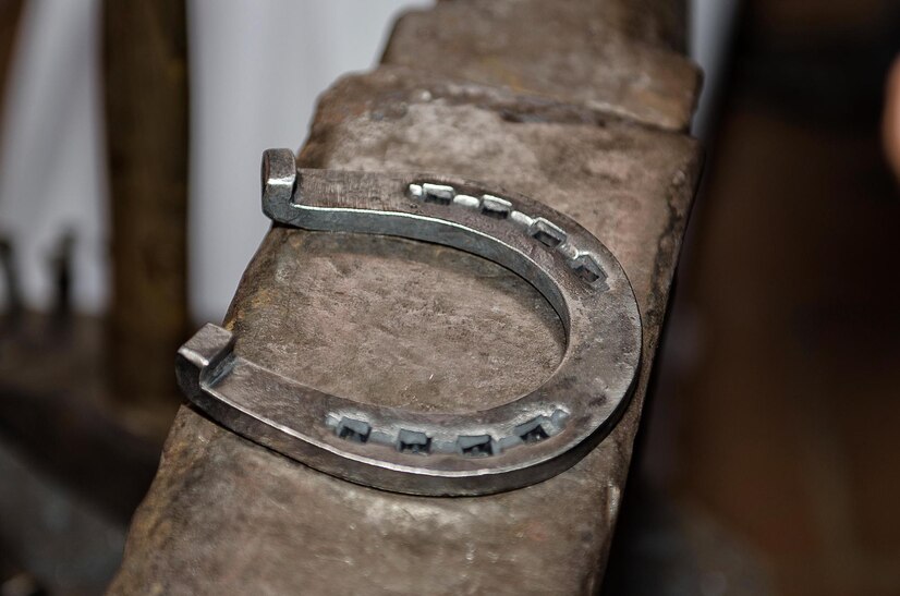 close-up-horseshoe-metal_1048944-30634461