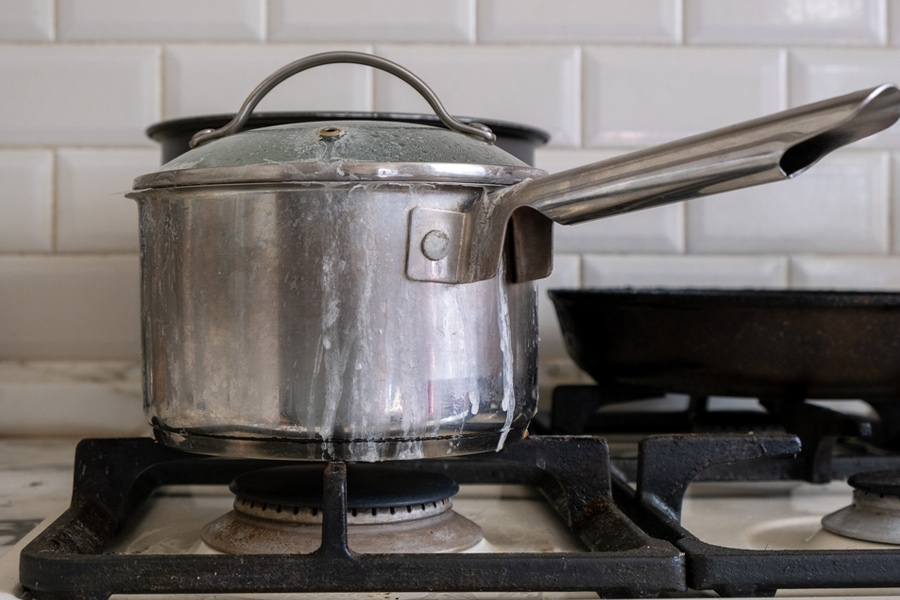 How do you clean fully burnt utensils