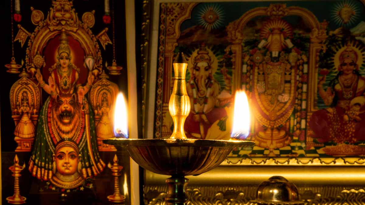 ghar ke mandir pr shri likhne ka mahatva