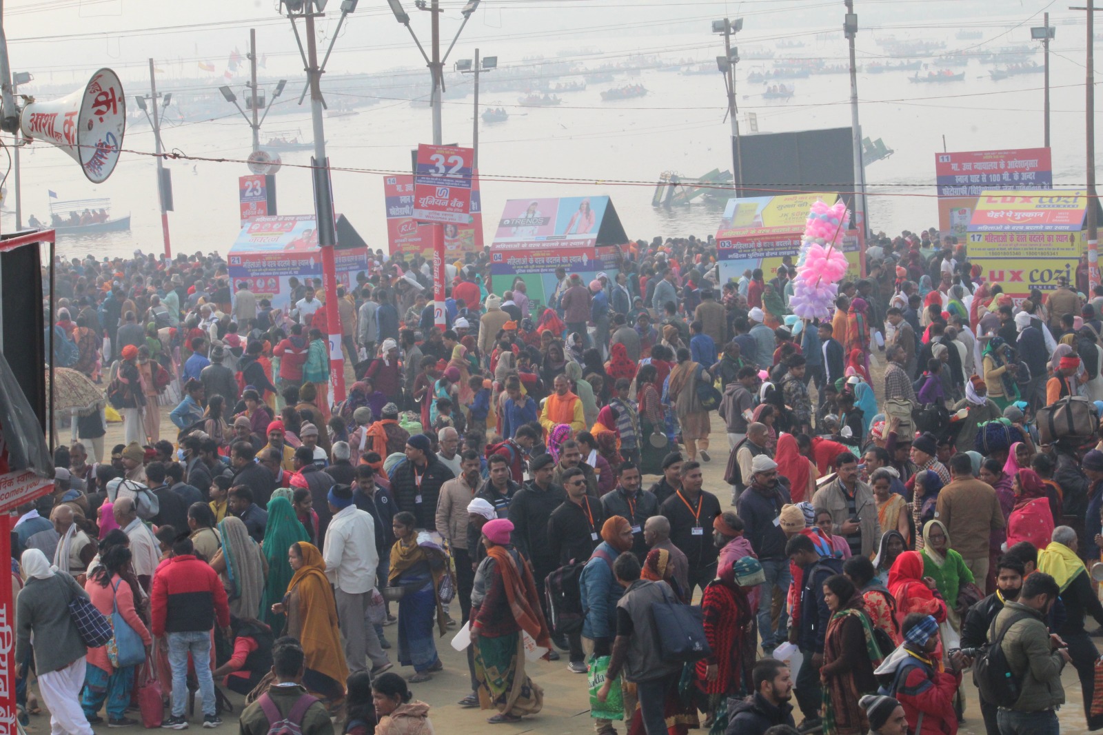 how government count on people visiting mahakumbh