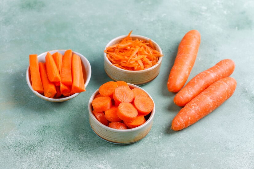 different-cuts-carrot-bowls_114579-35009