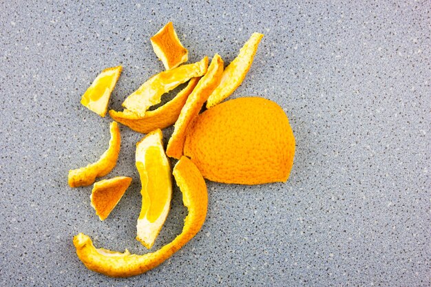 orange-peel-tea-leaves-in-fridge-to-remove-odour