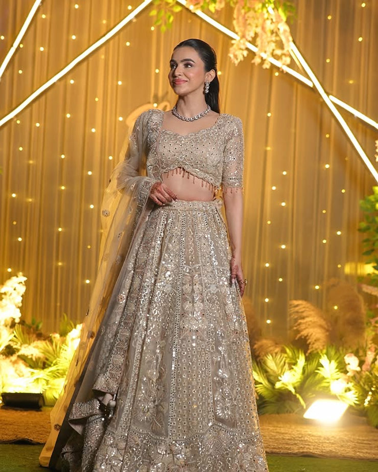 golden lehnga