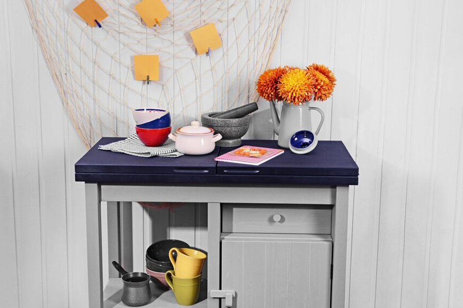 What is the best color for a very small kitchen