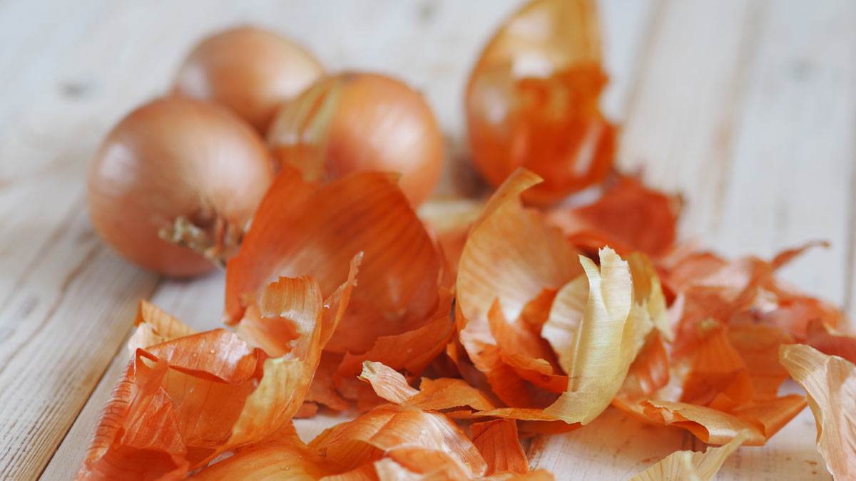 how to use onion peel