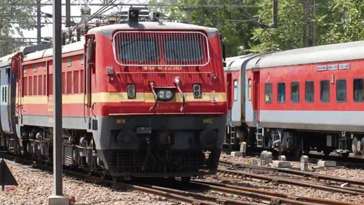 vivek express train facilities routs time table and all details