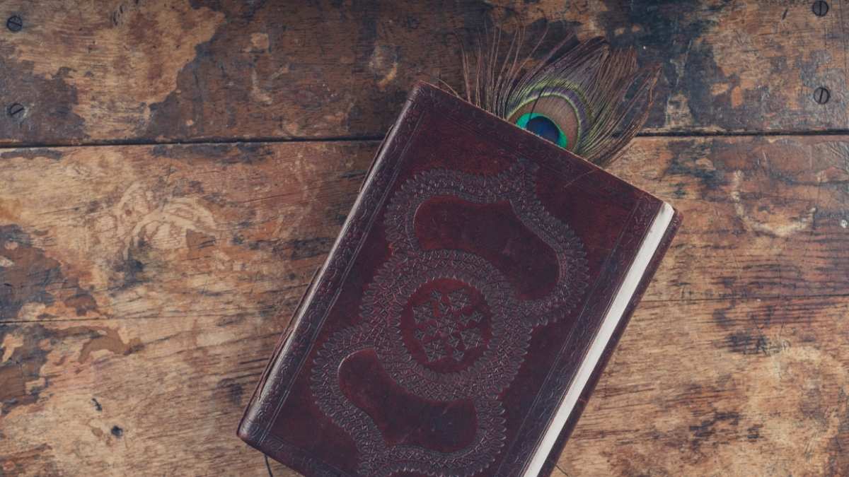 book mein mor pankh rakhne ke labh