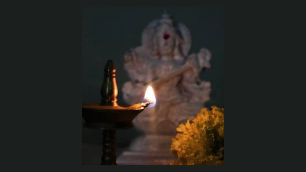 saraswati puja mein kaun sa diya jala sakte hain