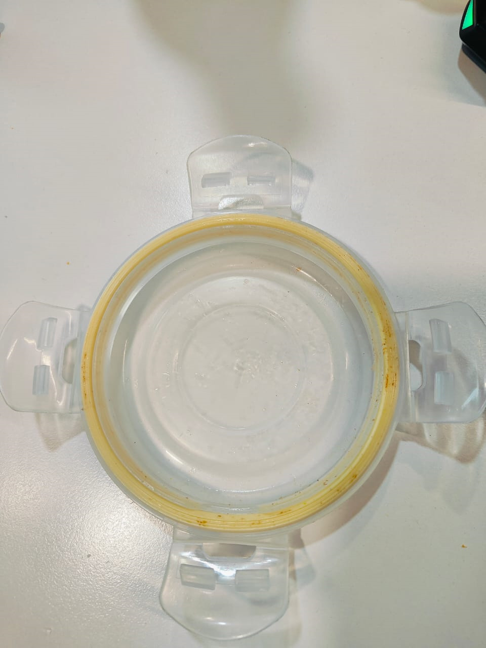 lunch box lid cleaning