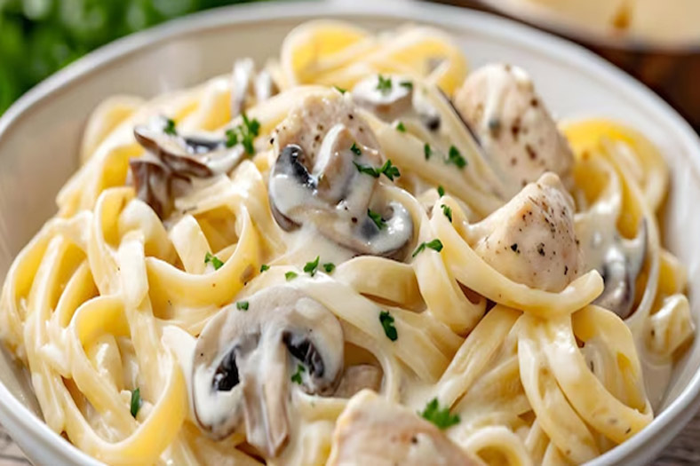 creamy mushroom alfredo pasta