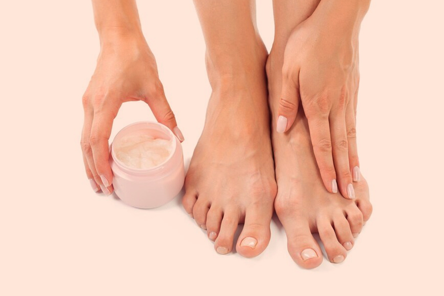 DIY foot cream with natural ingredients