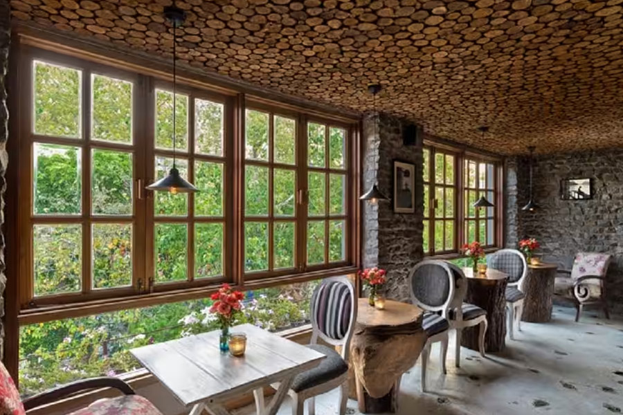 Music & Mountains - Hillside Cafe