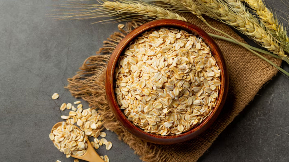 Oats को लंबे समय तक करना है स्टोर, तो ये इंटरेस्टिंग हैक्स आएंगे आपके काम |  useful and genius hacks to store oats for longer time | HerZindagi
