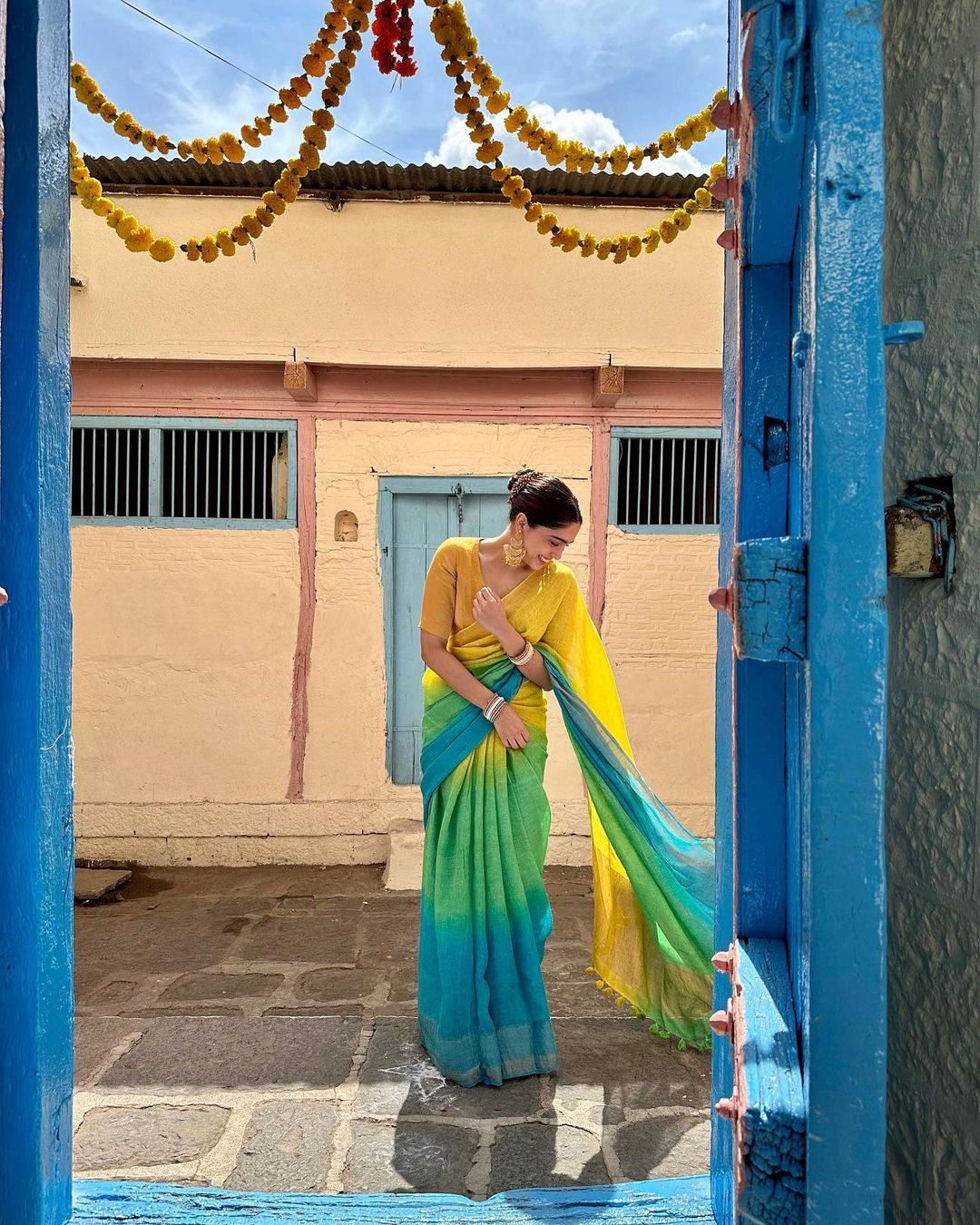 stylish saree for Holi