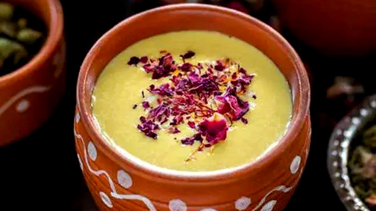 Maha Shivratri 2025 Bhog Recipes: भांग से बनी ये चीजें करेंगी महादेव को प्रसन्न, घर पर बनाकर लगाएं भोग | maha shivratri 2025 bhog recipes made with bhang to offer lord shiva | HerZindagi